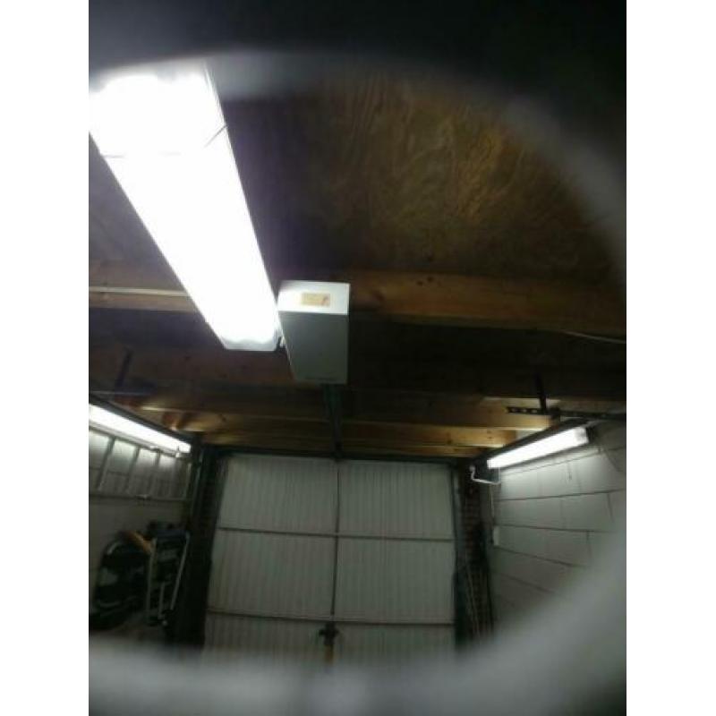 T.k. elektr. Garagedeur opener goed werkend. € 50.00