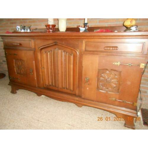 nostalgisch grote dressoir t.e.a.b.