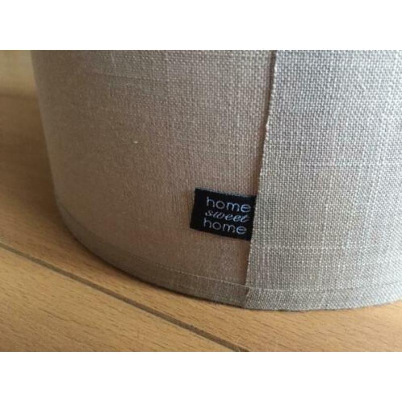 Eettafel hanglamp met 3 taupe lampenkappen