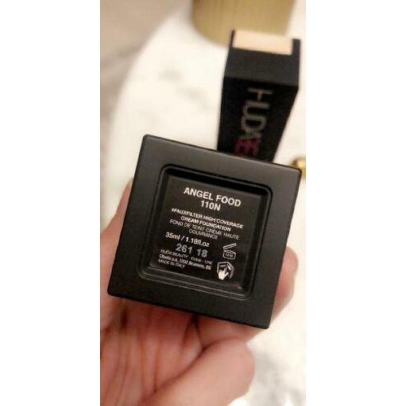 Huda Beauty foundation zgn