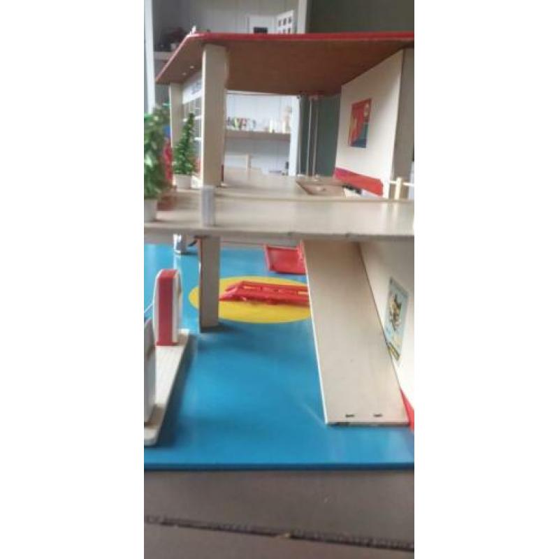 Orginele Esso garage model 412