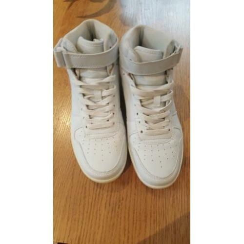 Witte hoge gympen maat 39