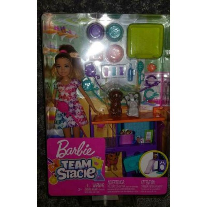 Barbie team stacie met honden