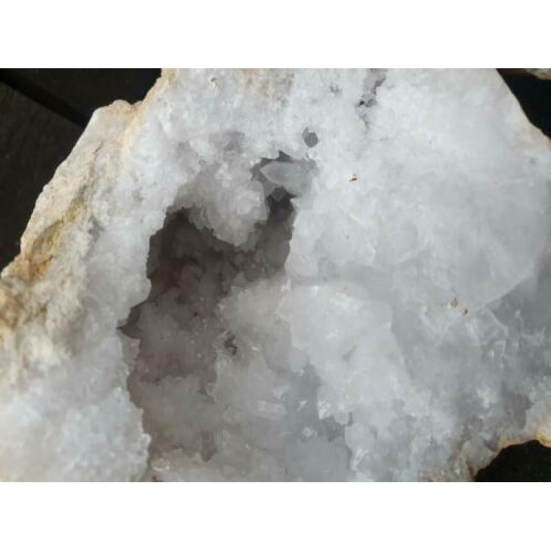 Bergkristal geode 2,13 kg