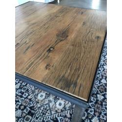 Industriële salontafel