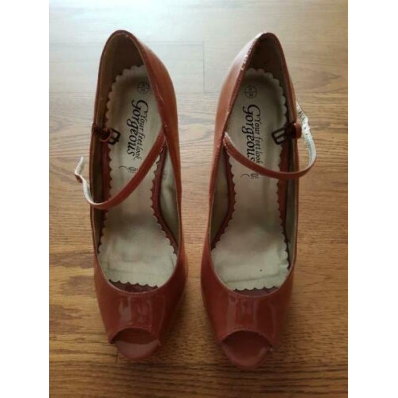 Peep Toe Pumps Hakken Your Feet Look Gorgeous Lak