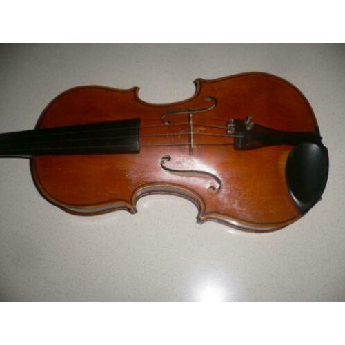 Mooie 4/4 Duitse Stradivarius-copy met kist en strijkstok.