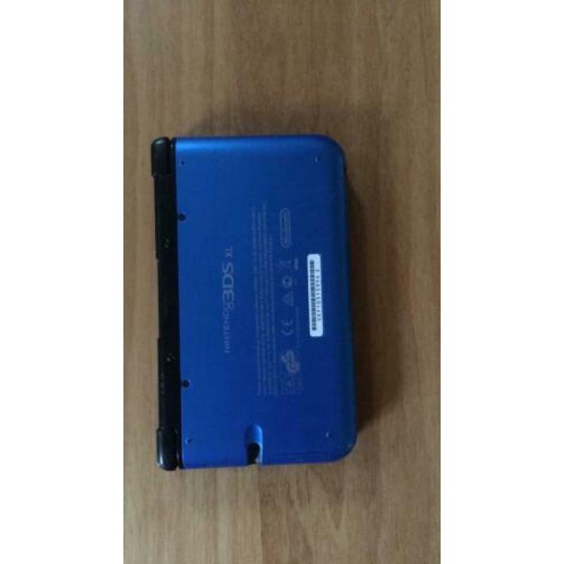 Nintendo 3DS XLmet 8 spelletjes Mariobros Mario maker yoshis