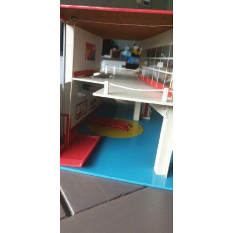Orginele Esso garage model 412