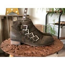 Mooie groene enkellaarsjes met gespen en studs, mt 41