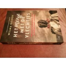 Boek "Het meisje met de vlechtjes". Oorlogsroman.