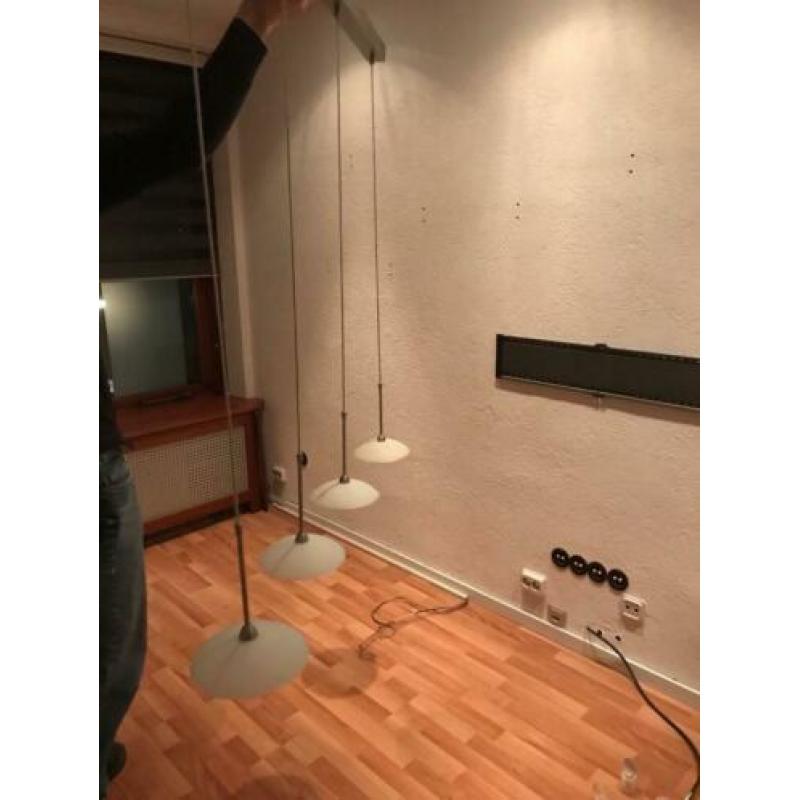 Dimbaar halogeen eettafel hanglamp RVS en 4 melkglas lampen