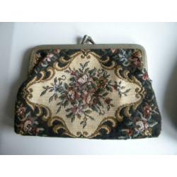 Antiek tasje petit point/gobelin handtasje en make-uptasje