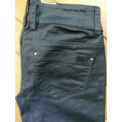 VERO MODA broek zwart coated zwart maat 28 x 34 - nieuw -