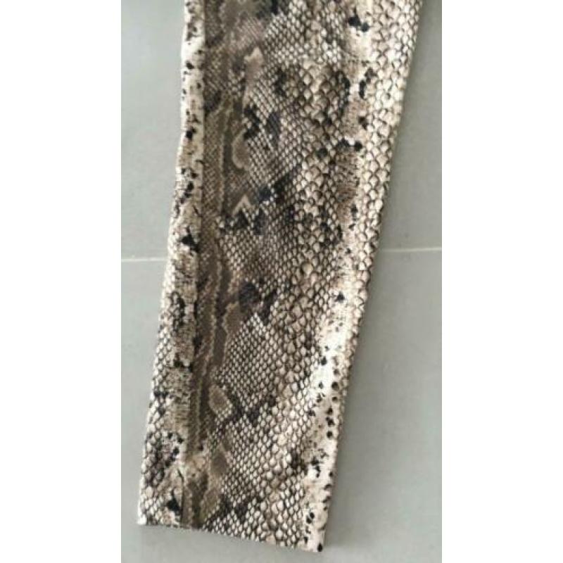 Stradivarius pantalon in slangenprint. ALS NIEUW!
