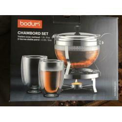 BODUM CHAMBORD SET, Theepot met Rechaud plus 2 glazen
