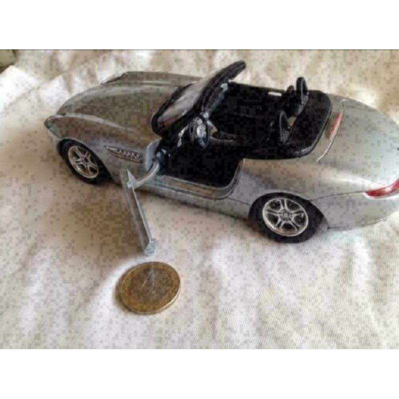 BMW Z8 Zilver, Bburago