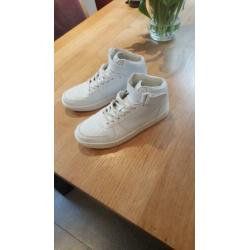 Witte hoge gympen maat 39