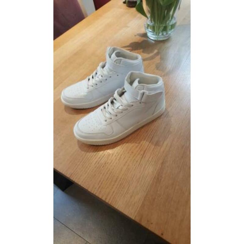 Witte hoge gympen maat 39