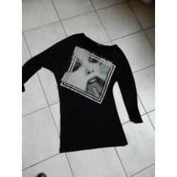 funny-print.....zwarte top mt S GUESS