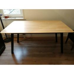 Eettafel en 4 eetkamerstoelen