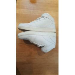 Witte hoge gympen maat 39