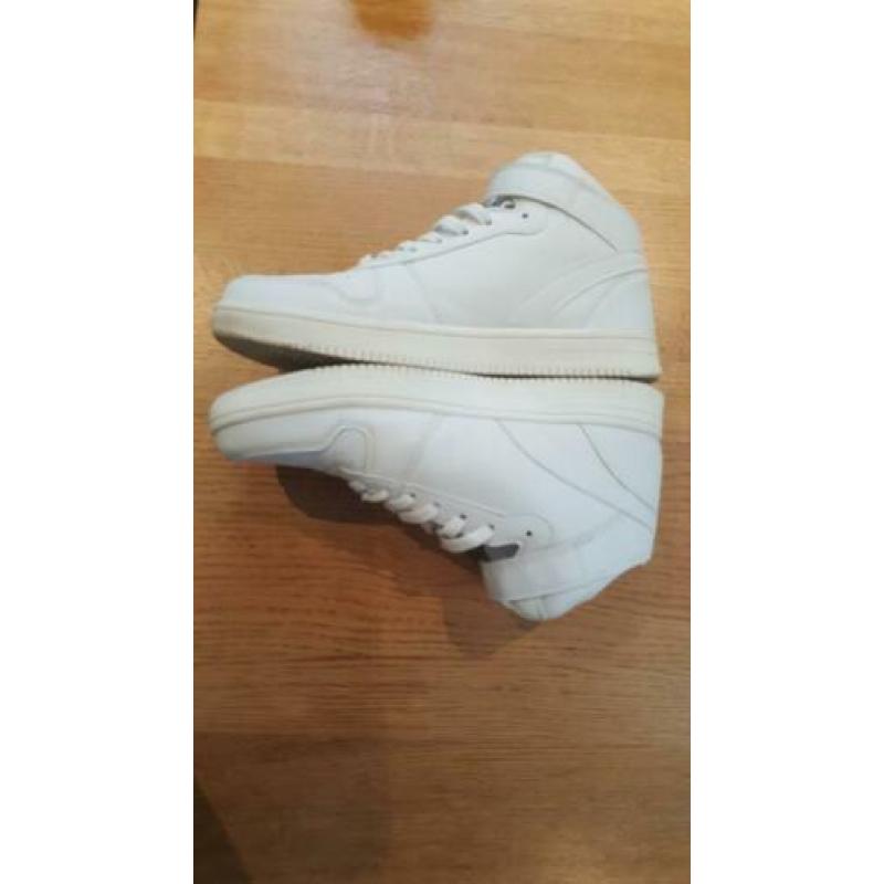 Witte hoge gympen maat 39