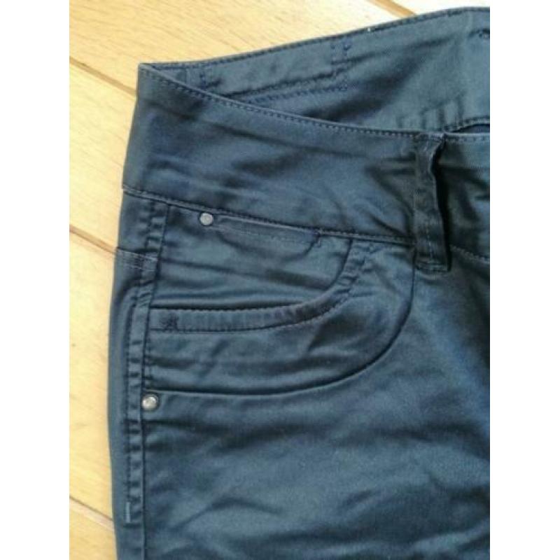 VERO MODA broek zwart coated zwart maat 28 x 34 - nieuw -