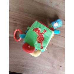 Baby speelgoed kubus met hangfunctie