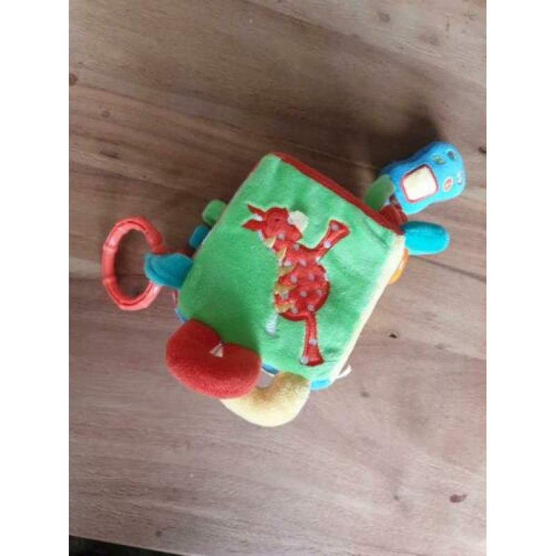 Baby speelgoed kubus met hangfunctie