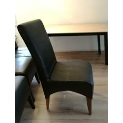 Eettafel en 4 eetkamerstoelen