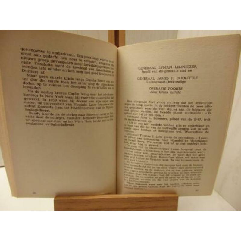 Oorlogshelden van Kennedy - door Phil Hirsch. Boek heeft 143