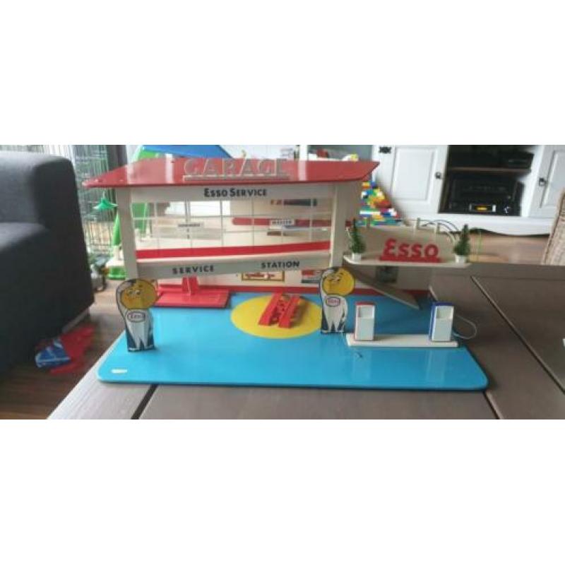 Orginele Esso garage model 412