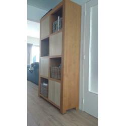 Moderne eiken kast/vitrine