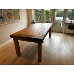 Robuuste eettafel 220x100 cm, in uitstekende staat