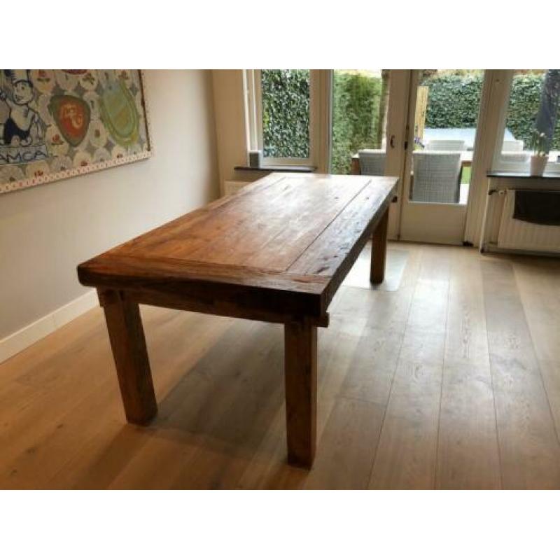 Robuuste eettafel 220x100 cm, in uitstekende staat