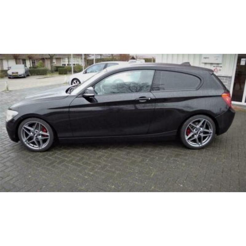 BMW 1-serie 114i 18 inch|Verlaagd|Airco|APK 10/2021|PDC