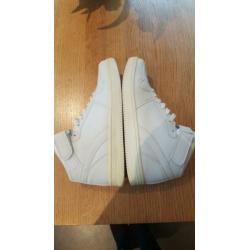 Witte hoge gympen maat 39