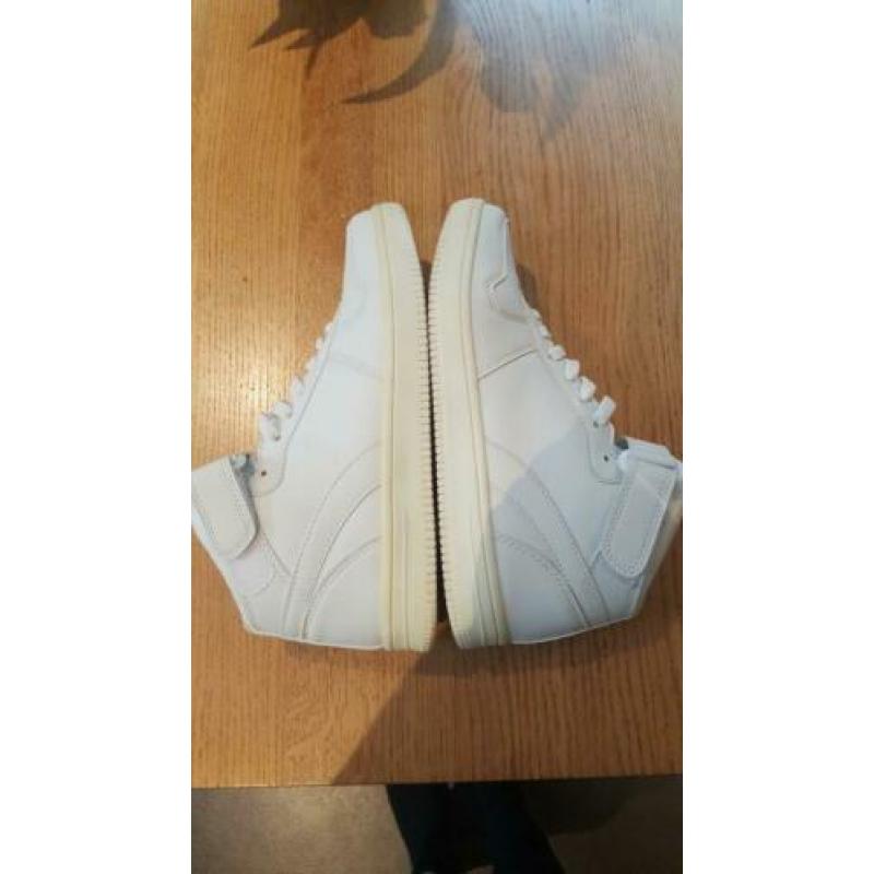 Witte hoge gympen maat 39