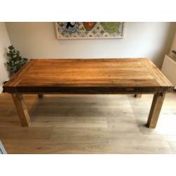 Robuuste eettafel 220x100 cm, in uitstekende staat