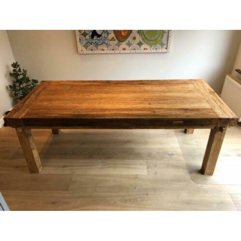 Robuuste eettafel 220x100 cm, in uitstekende staat