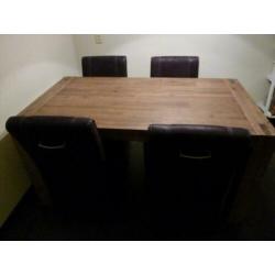 Eethoek met 4 stoelen. Grey wash.