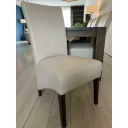 Bruine Eettafel 200x100cm met 6 GRATIS witte stoelen.