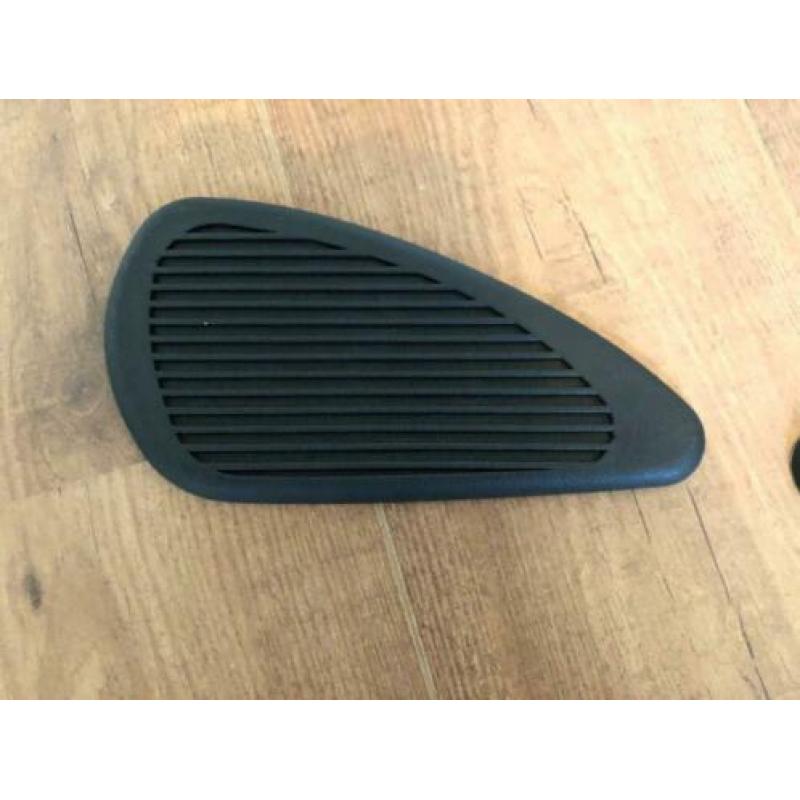 Triumph Bonneville - Scrambler tank pads knee pads