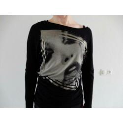 funny-print.....zwarte top mt S GUESS