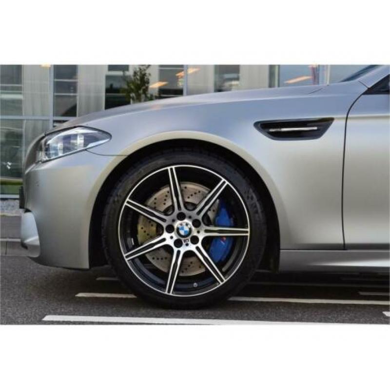 BMW 5 Serie 30 JAHRE 1/300 . | Financial Lease (bj 2015)