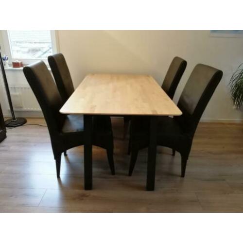 Eettafel en 4 eetkamerstoelen
