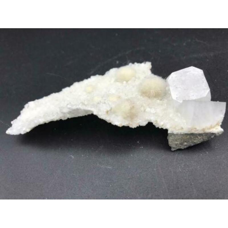 Zeoliet apofyliet okeniet mineralen edelstenen gems