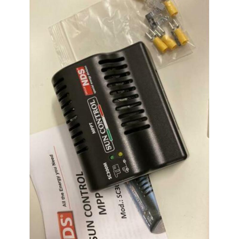 NDS MPPT SC300M Laadregelaar voor zonnepanelen 12v