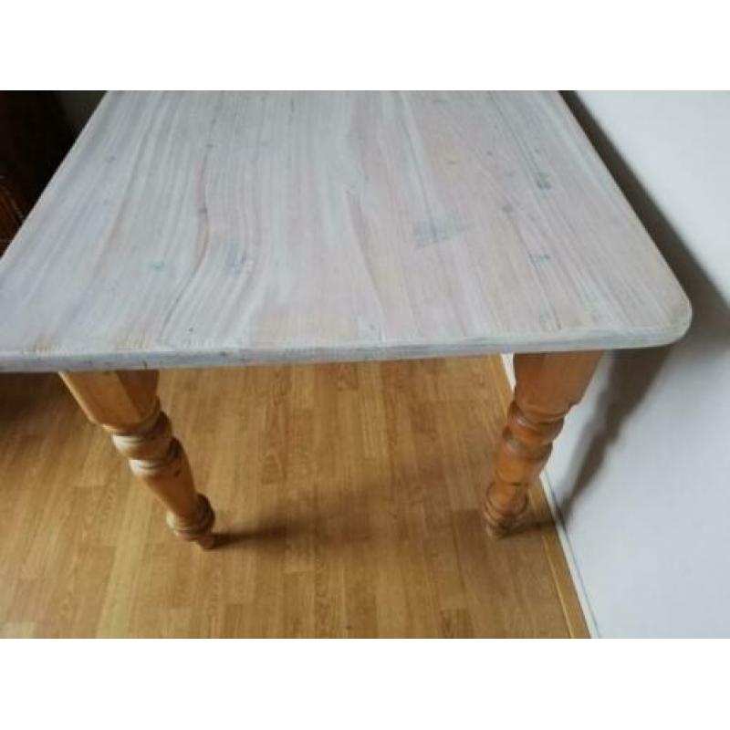 Massief Grenen eettafel 160x90x80. Inclusief 4 stoelen.